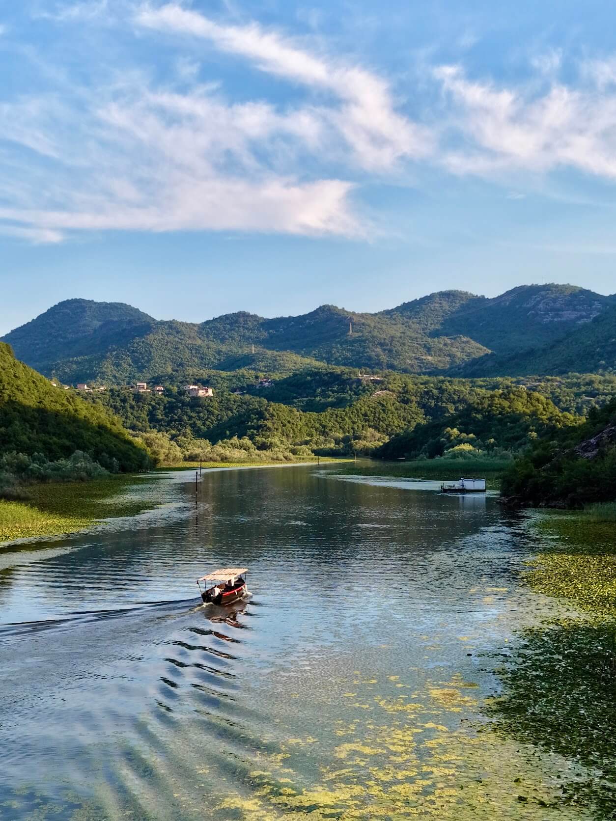 Vue aérienne du lac Skadar, Monténégro