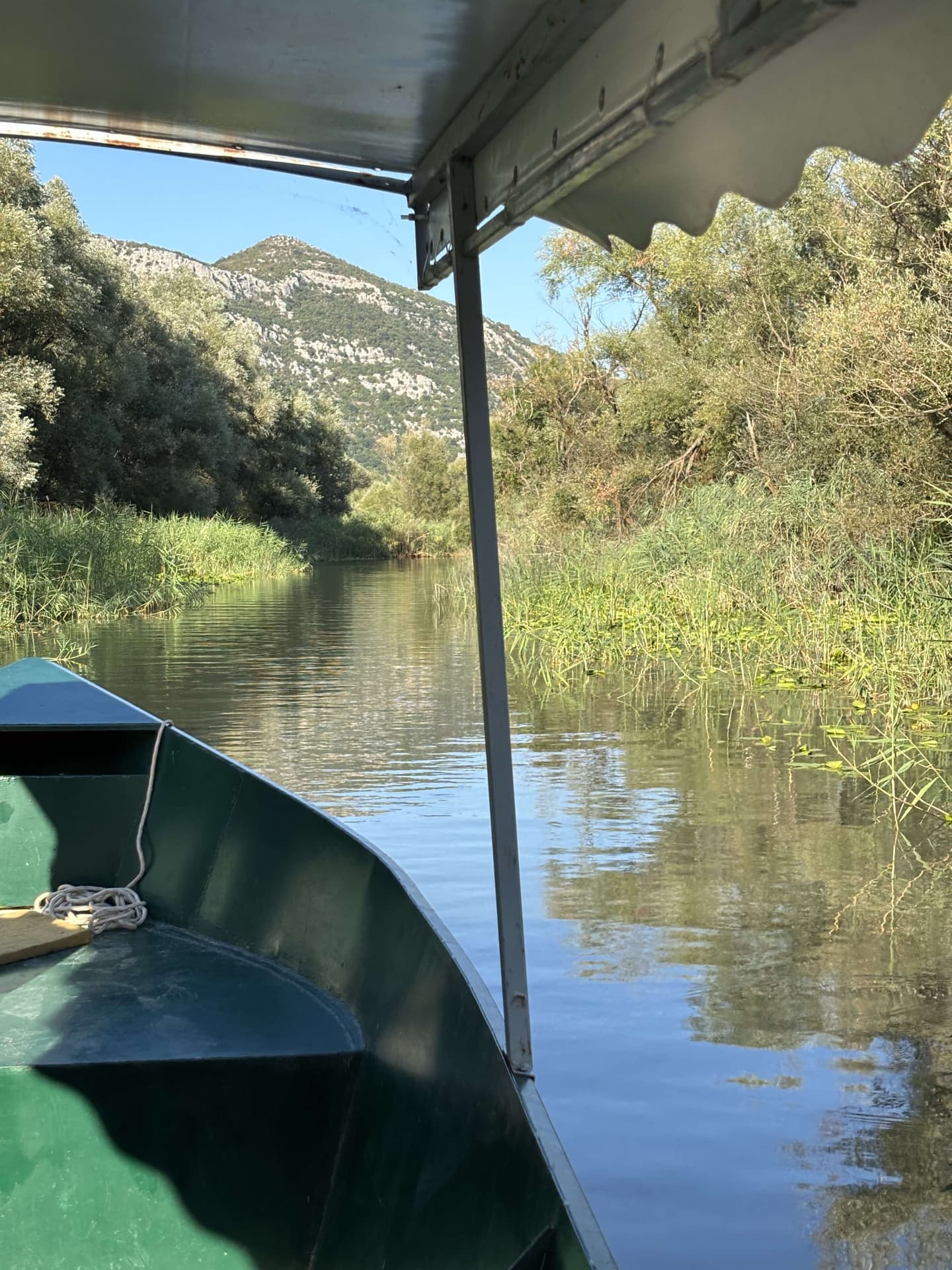 Bateau privé sur la rivière Crnojević, lac Skadar